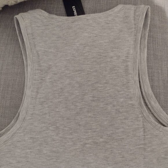 Express Fitted Ribbed High Neck Tank - Picture 3 of 9